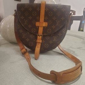***SOLD on a different site*** LOUIS VUITTON Chantilly GM Shoulder Crossbody Bag
